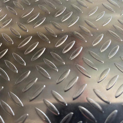 Plaque en aluminium à cinq barres en relief en aluminium à carreaux pour plancher antidérapant