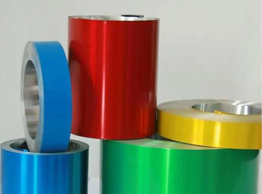 Film en feuille d'aluminium recouvert de laque de couleur pour emballer le chocolat