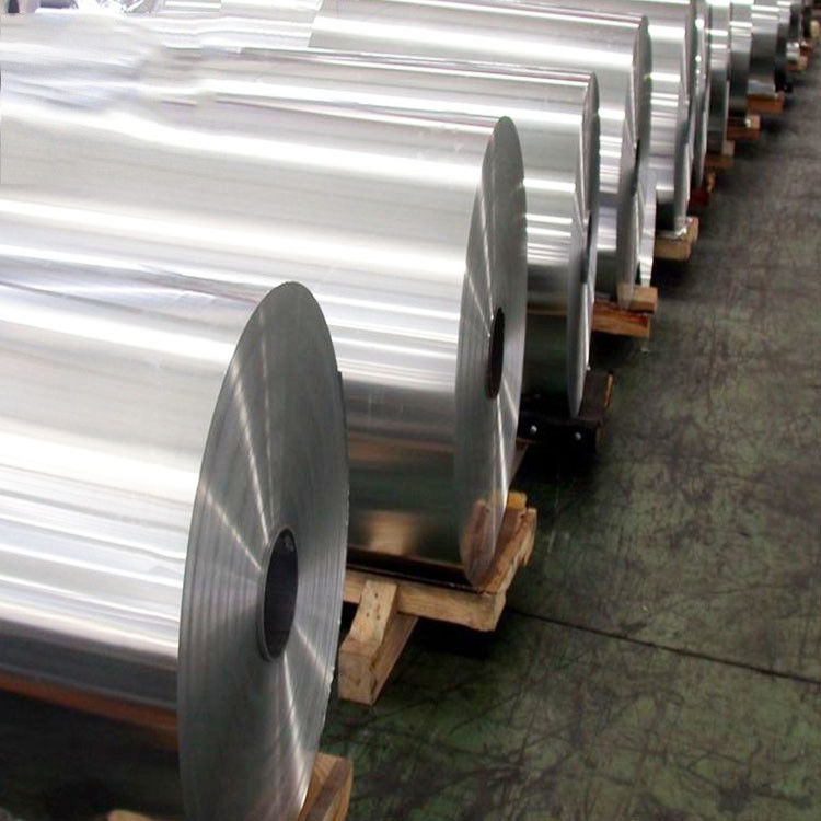 Fabrique de rouleaux de feuille d'aluminium fabriqué 8011 feuille d'aluminium jumbo rouleau prix emballage de feuille d'aluminium