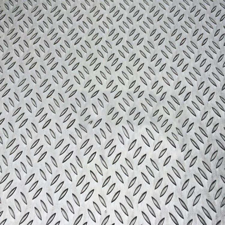 3003 5052 Plaque de bande de roulement brite en tôle en alliage d'aluminium en diamant en relief Plaque de vérification à cinq barres pour boîte à outils
