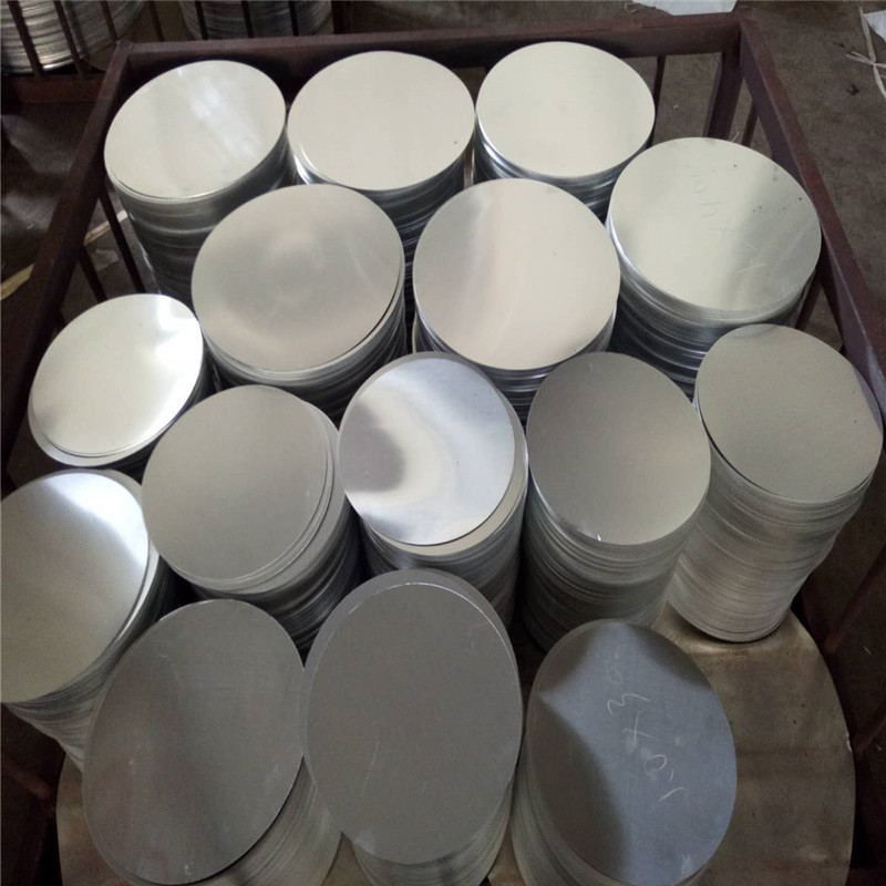 1050 1060 1100 Disque d'aluminium rond Utilisation des ustensiles de cuisine en aluminium Cercle d'aluminium pour ustensiles de cuisine / casserole à pizza / pot